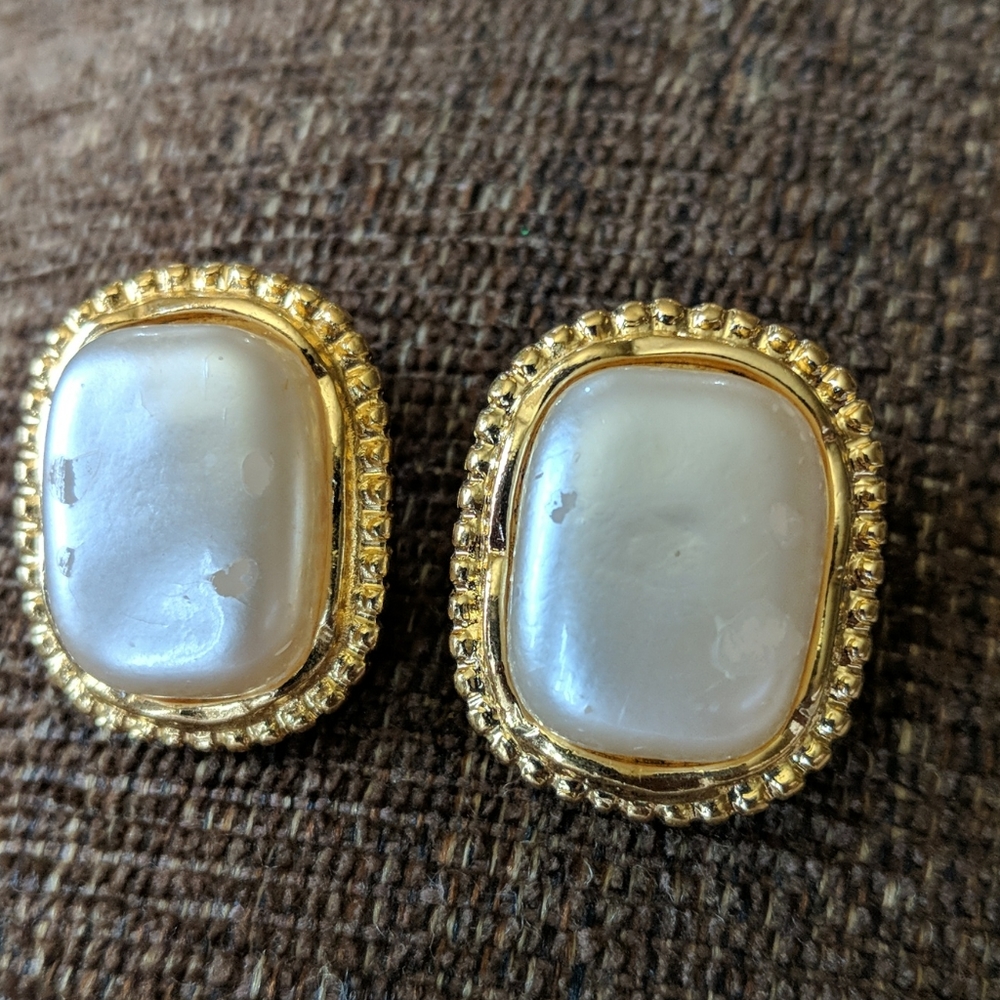 CHANEL EARRINGS - Picture 9 of 9